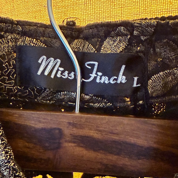 Women’s Black and Gold Sleeveless Lace Button-Front Shirt - Picture 2 of 6